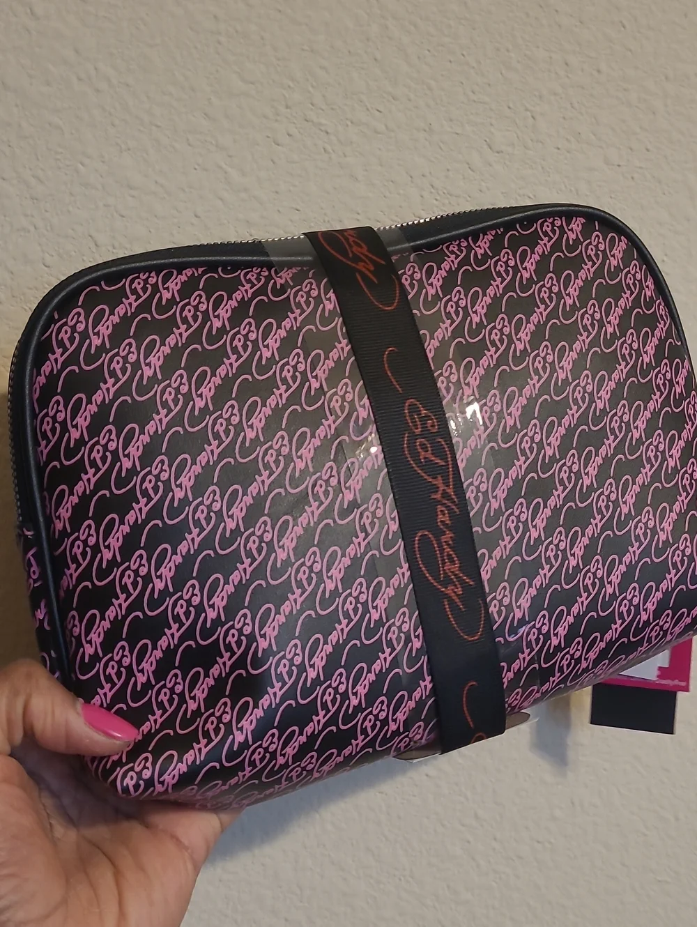 Ed Hardy Black Pink Sequin Heart Cosmetic Pouch Set